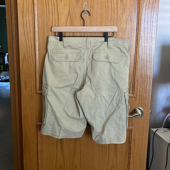 Men’s Lee Cargo Shorts 34” Waist - Picture 3 of 5